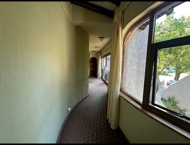 6 BEDROOM HOUSE FOR SALE IN ROSHNEE
